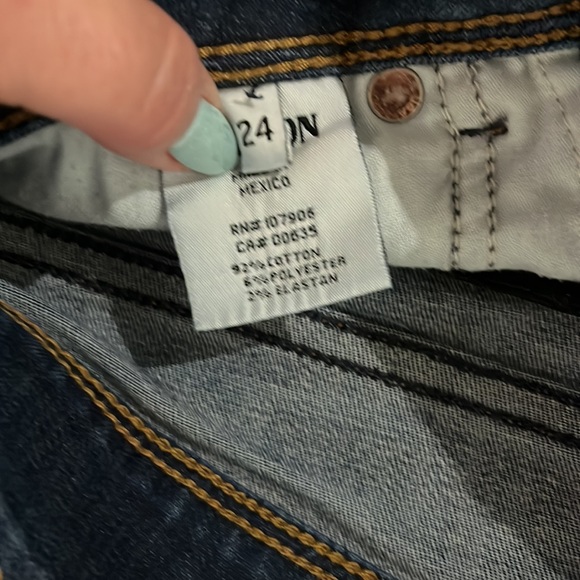 Hudson Croxley Mid Thigh Short - Picture 2 of 3